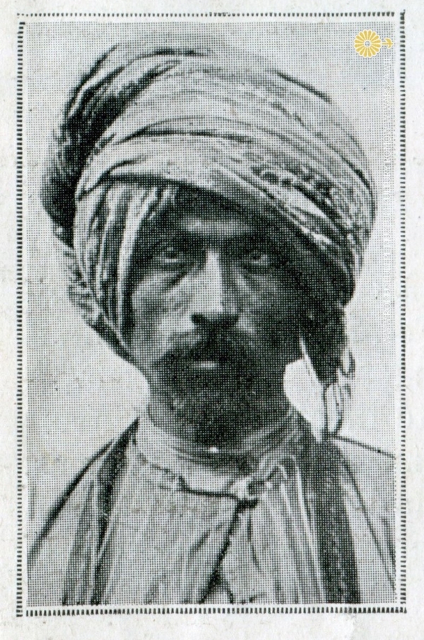 Ostatni nomadzi Europy, młody mężczyzna w zawoju